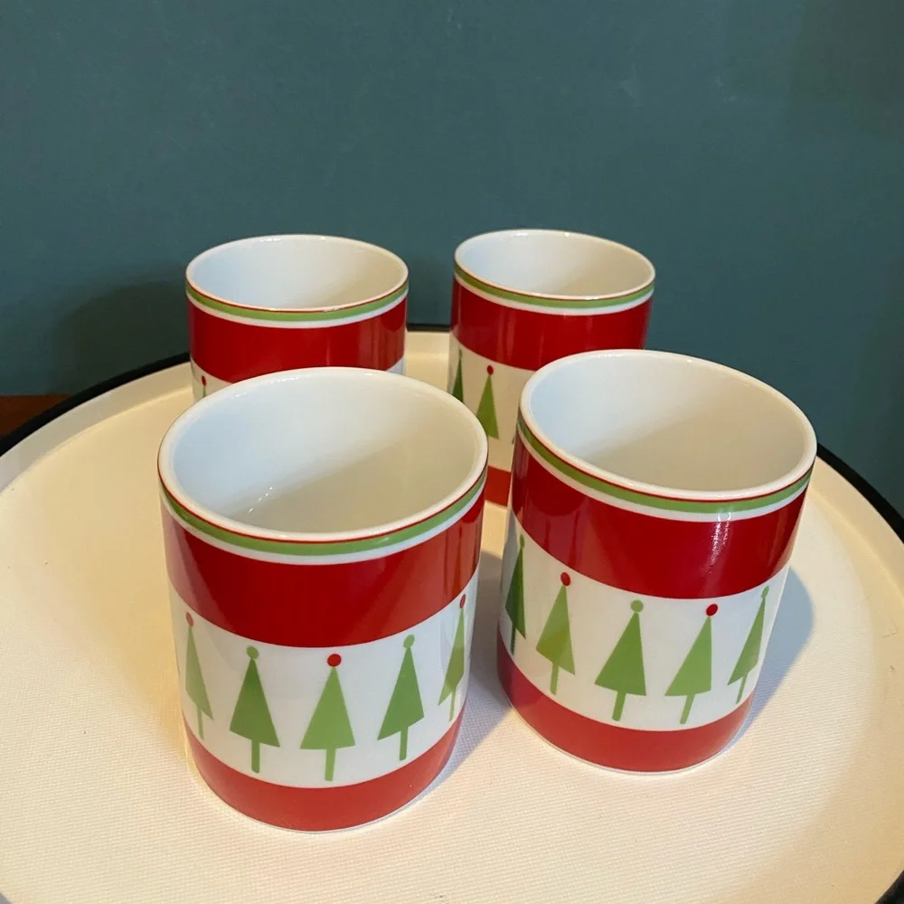 Set of 4 CRATE&BARREL Christmas Tree 12oz Coffee Mugs Cups Red Green White